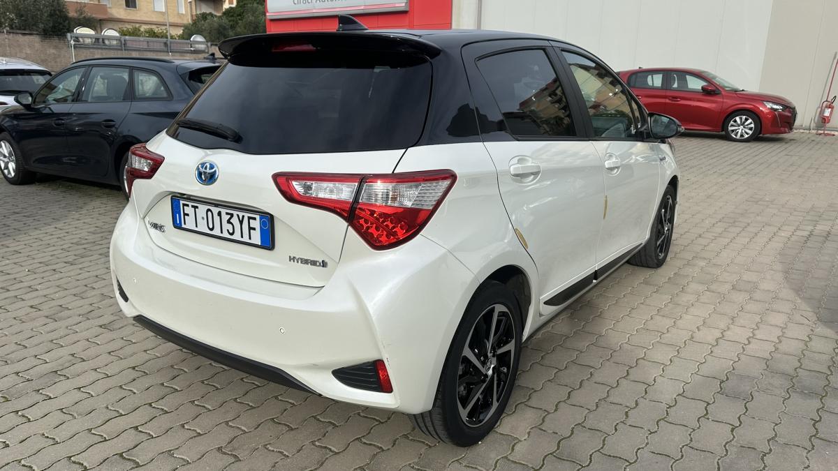 Toyota Yaris Black & White