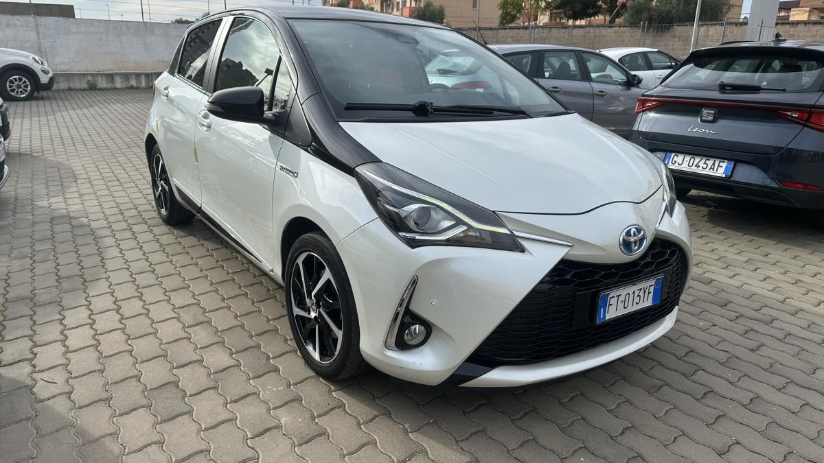 Toyota Yaris Black & White