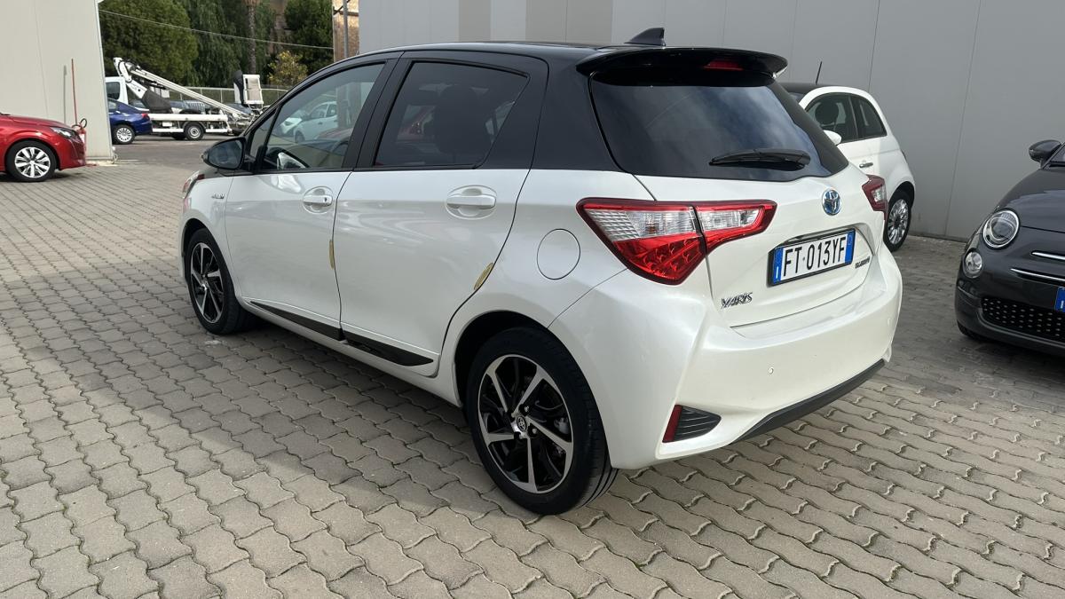 Toyota Yaris Black & White